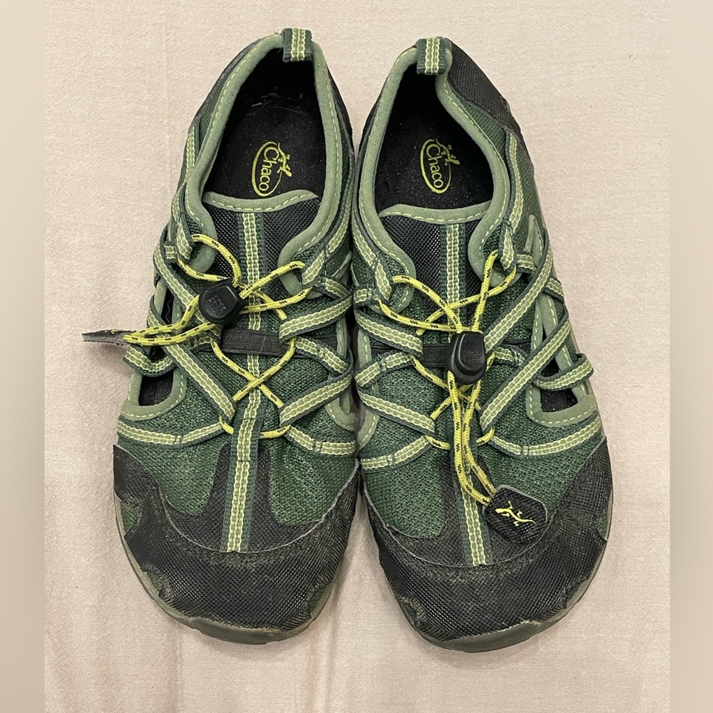 Chaco Outcross green kids size 2 see photos and comment with any questions